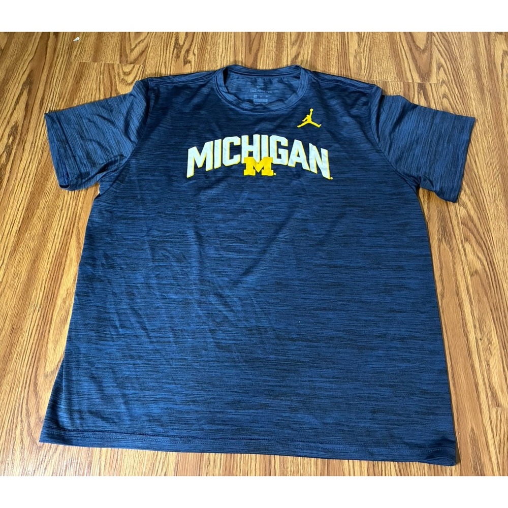 #M104 Men's Nike Dri Fit Michigan XL NCAA SHIRT Athletic Cut
